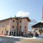 Appartement Spacious In Near Area Uderns