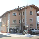 Appartement Spacious In Near Area Uderns