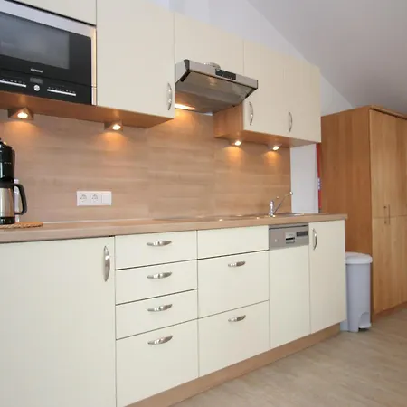 Spacious In Near Area Apartment *