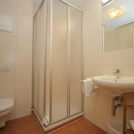 Apartment Spacious In Near Area Uderns