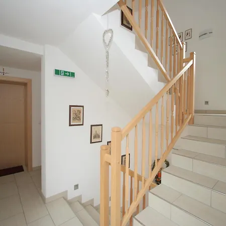 Spacious In Near Area Apartment *