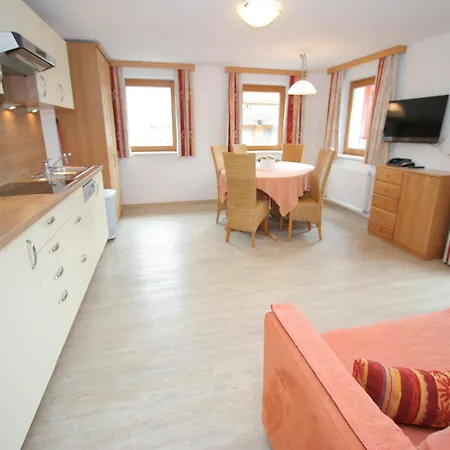 Appartamento Spacious In Near Area Uderns