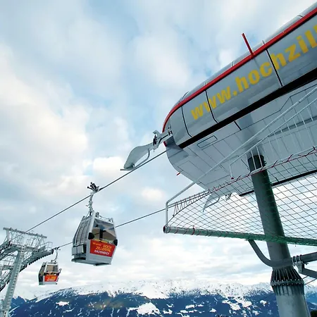 Appartamento Spacious In Near Area Uderns