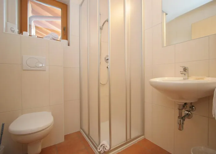 Spacious In Near Area Apartman