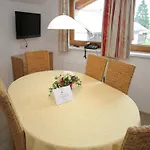 Spacious In Near Area 유던스