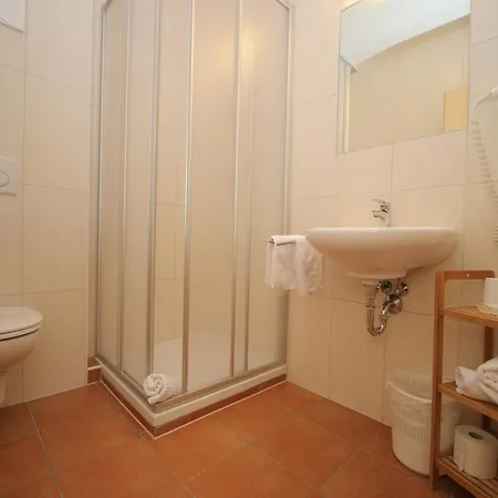 Spacious In Near Area דירה